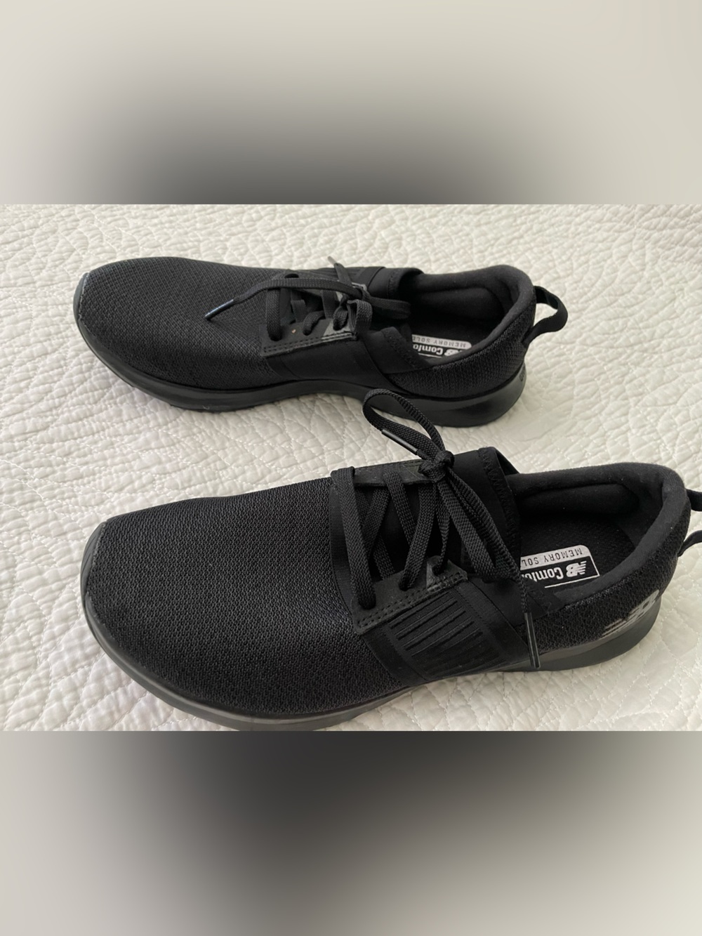 New Balance Women's Dynasoft athletic Shoe Size 8 Black lace-up